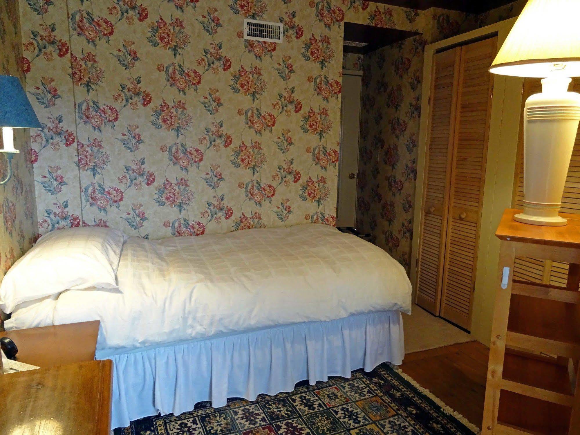Eagle'S Nest Resort Anahim Lake Екстериор снимка
